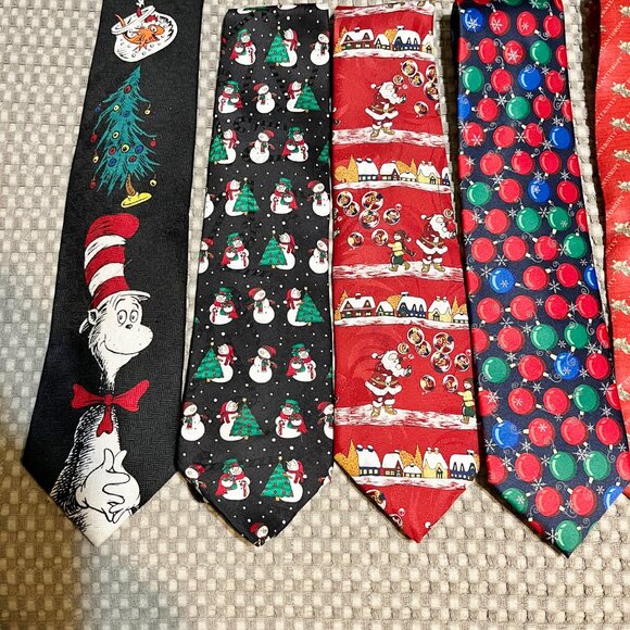 9 vintage Looney Tunes/Disney, Postage Stamp, Tabasco ,Christmas, etc, neck ties - Picture 3 of 9
